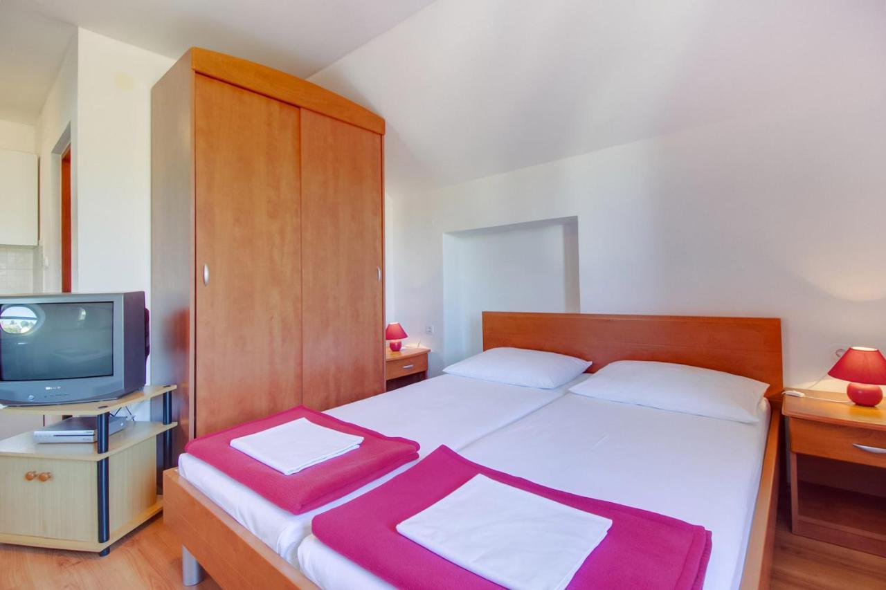 Apartments Rosa Mali Lošinj Exteriör bild