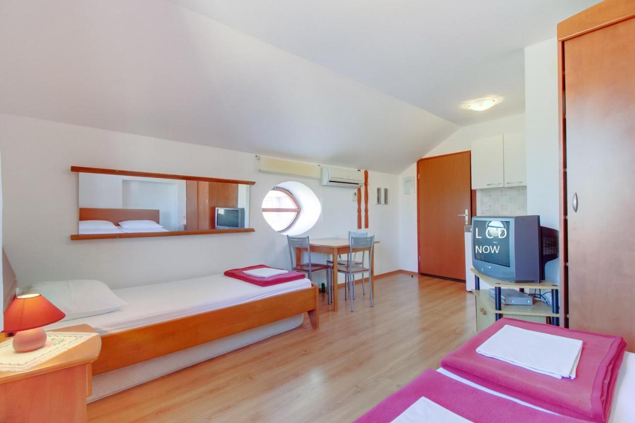 Apartments Rosa Mali Lošinj Exteriör bild