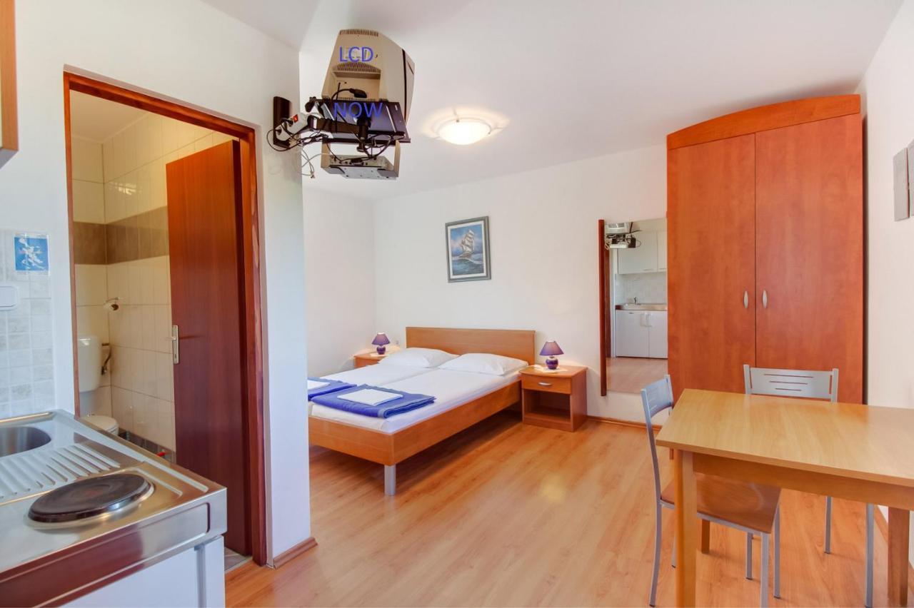 Apartments Rosa Mali Lošinj Exteriör bild