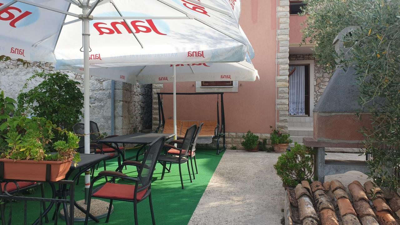 Apartments Rosa Mali Lošinj Exteriör bild