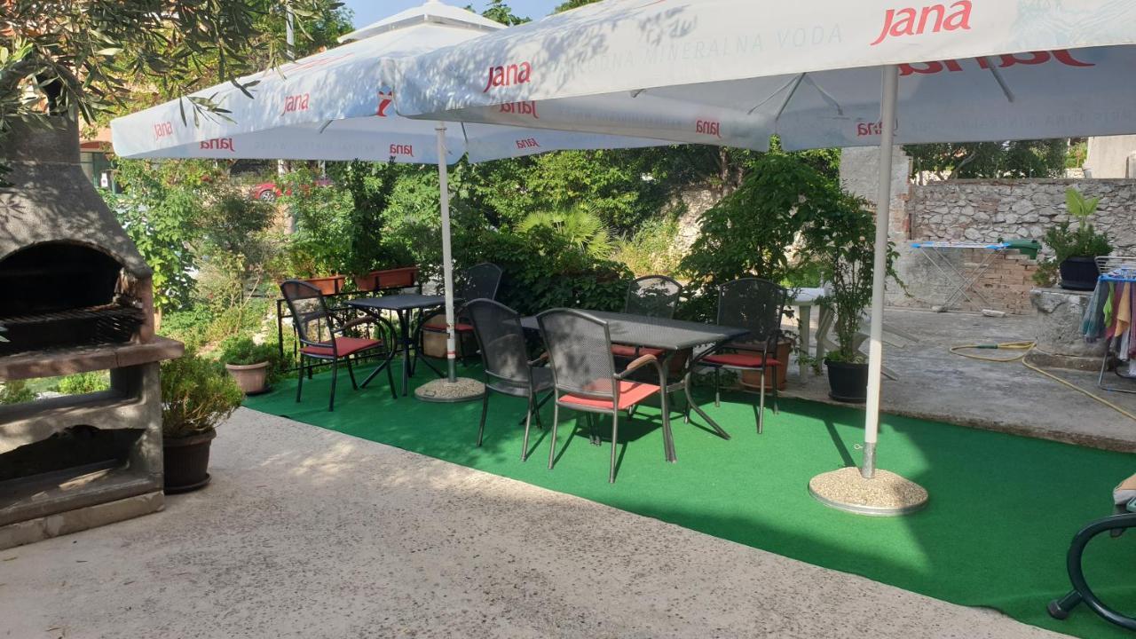 Apartments Rosa Mali Lošinj Exteriör bild