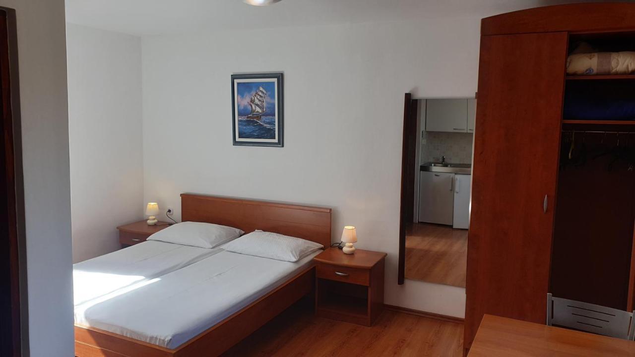 Apartments Rosa Mali Lošinj Exteriör bild