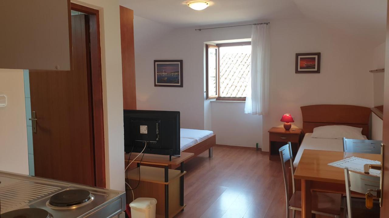 Apartments Rosa Mali Lošinj Exteriör bild