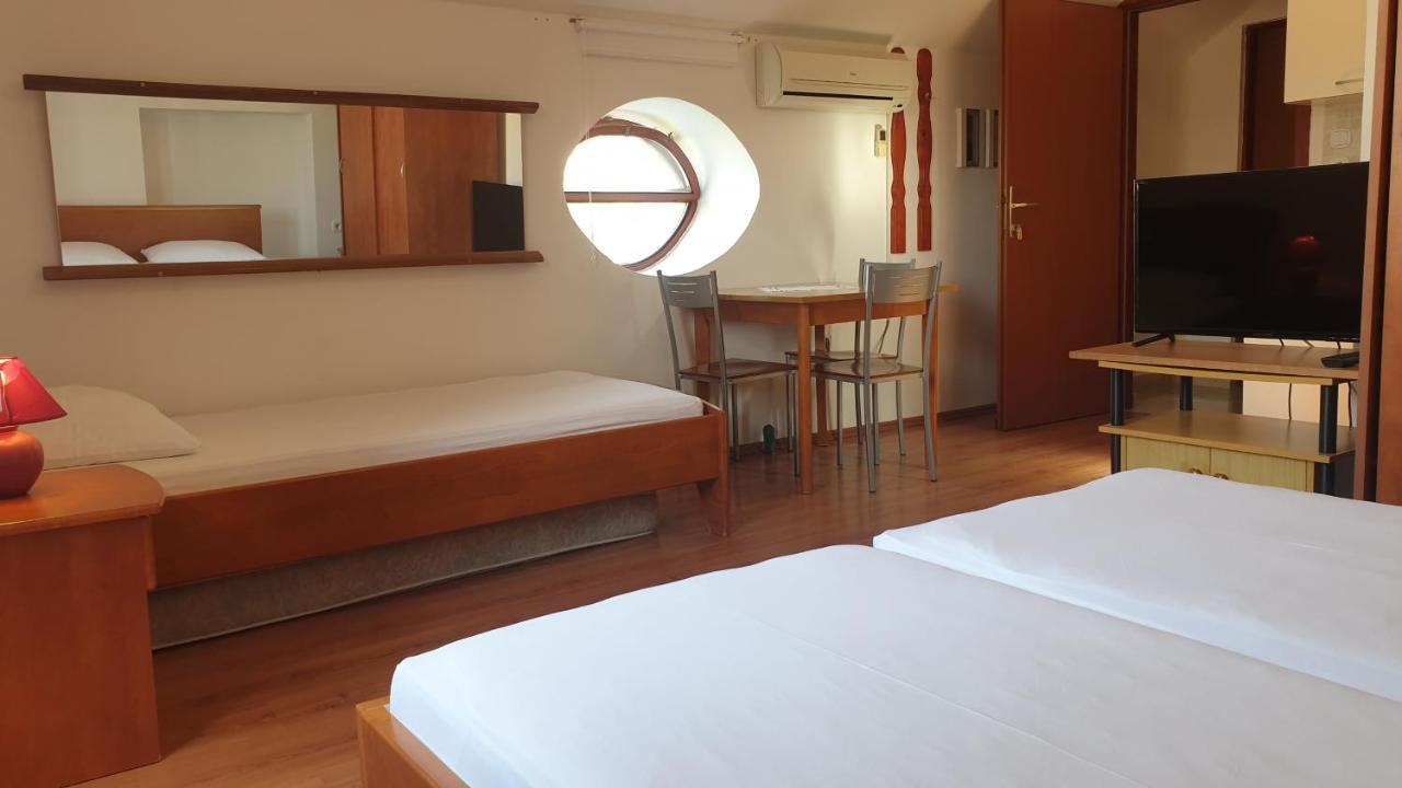 Apartments Rosa Mali Lošinj Exteriör bild